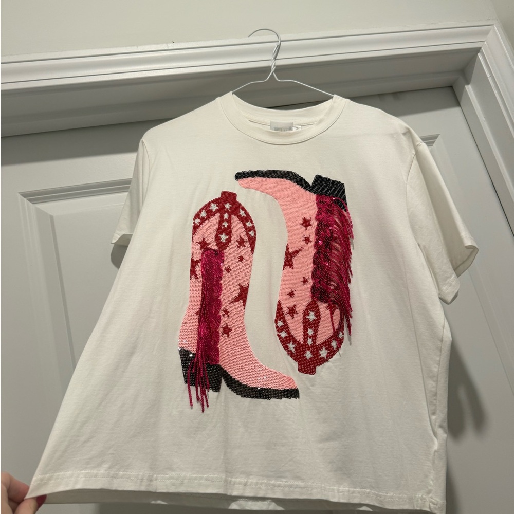QUEEN OF SPARKLES White Top with Boot Design